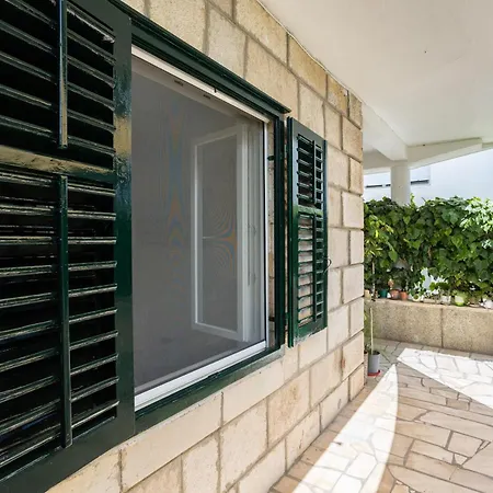 Mediterranean Garden Apartements Apartament Krilo